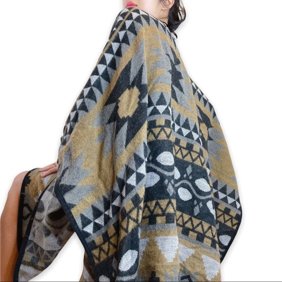 Cabin Fever Aztec Geometric Pattern Wrap Blanket Cape Poncho Jacket One size - Picture 9 of 16